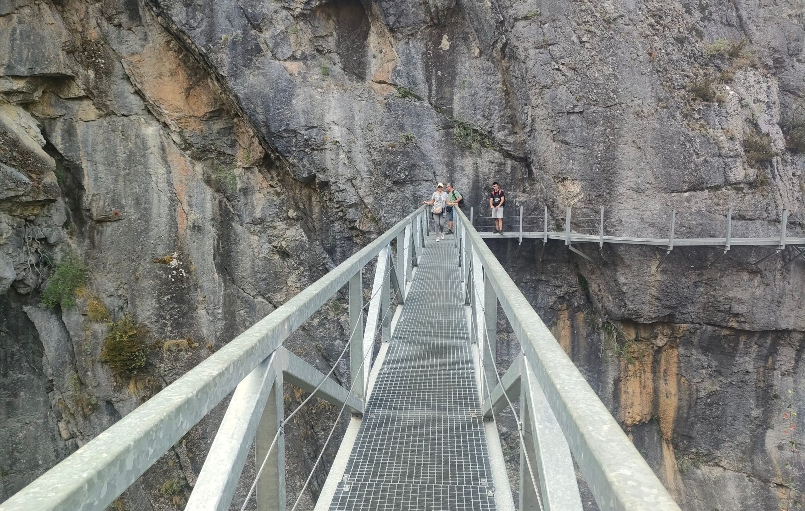 Pirineo aragonés con niños - Pasarelas Panticosa