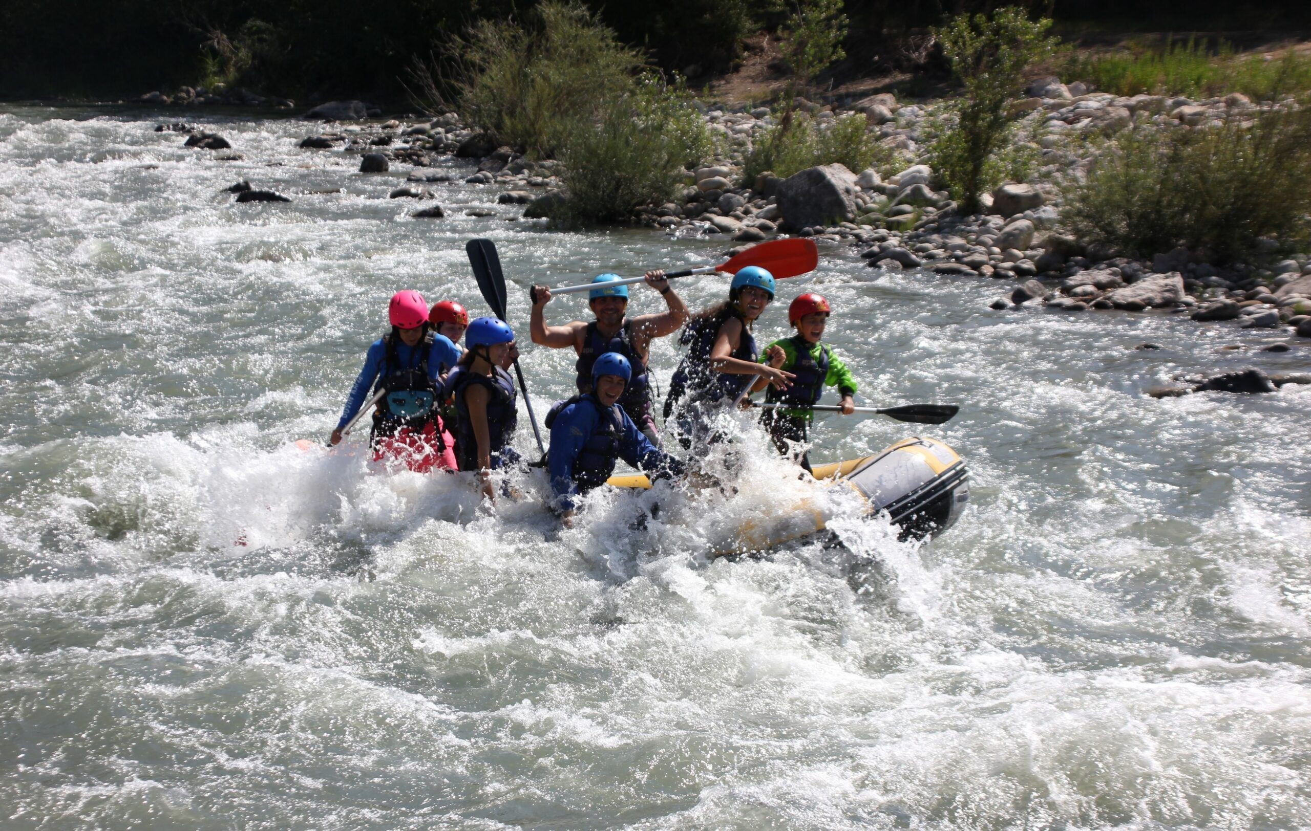 Pirineo aragonés con niños - Rafting rio Esera