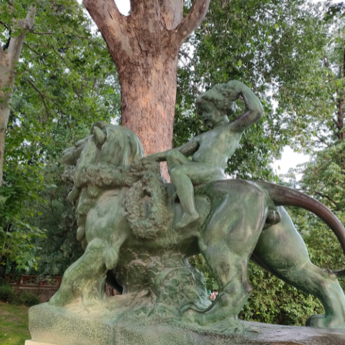 Gymkhana Los Hedwitt El Retiro con niños. León en el Retiro.