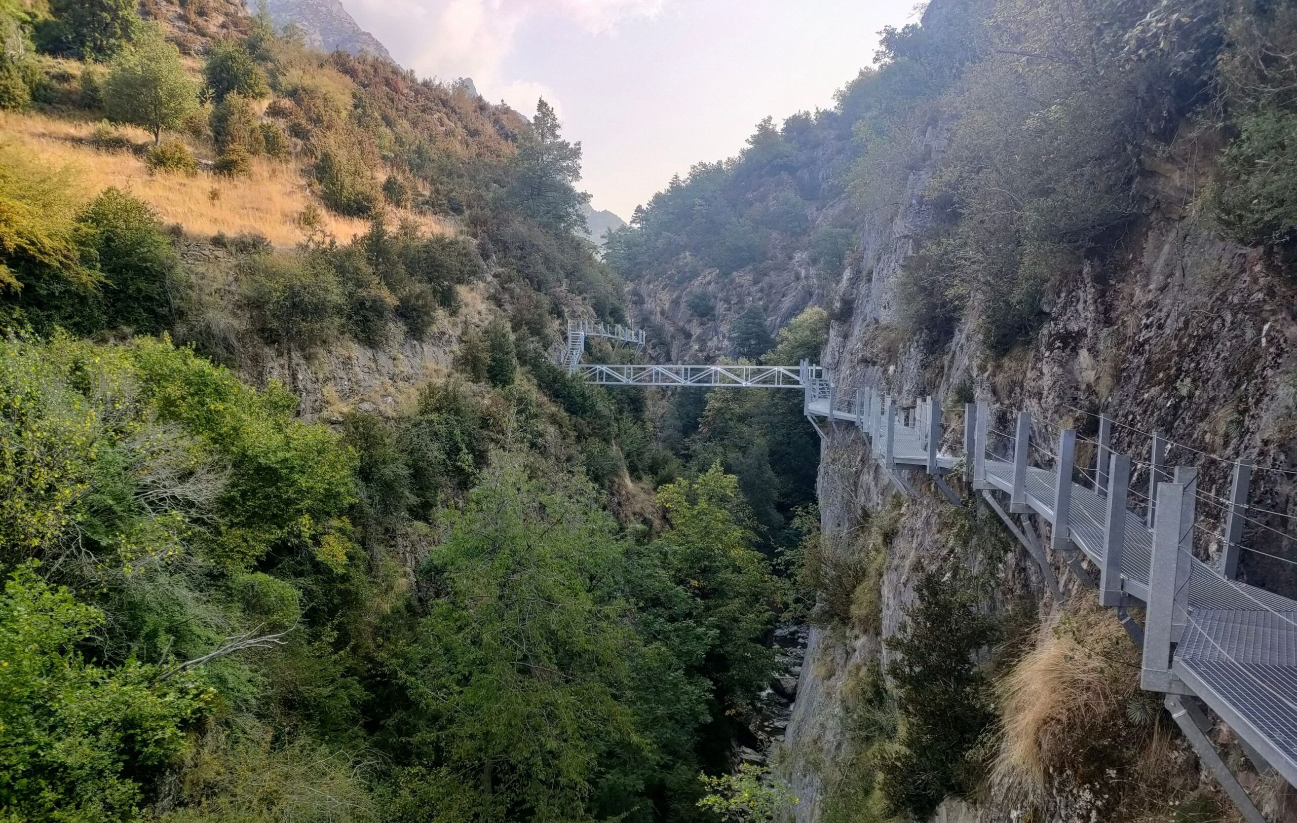 Pirineo aragonés con niños - Pasarelas Panticosa