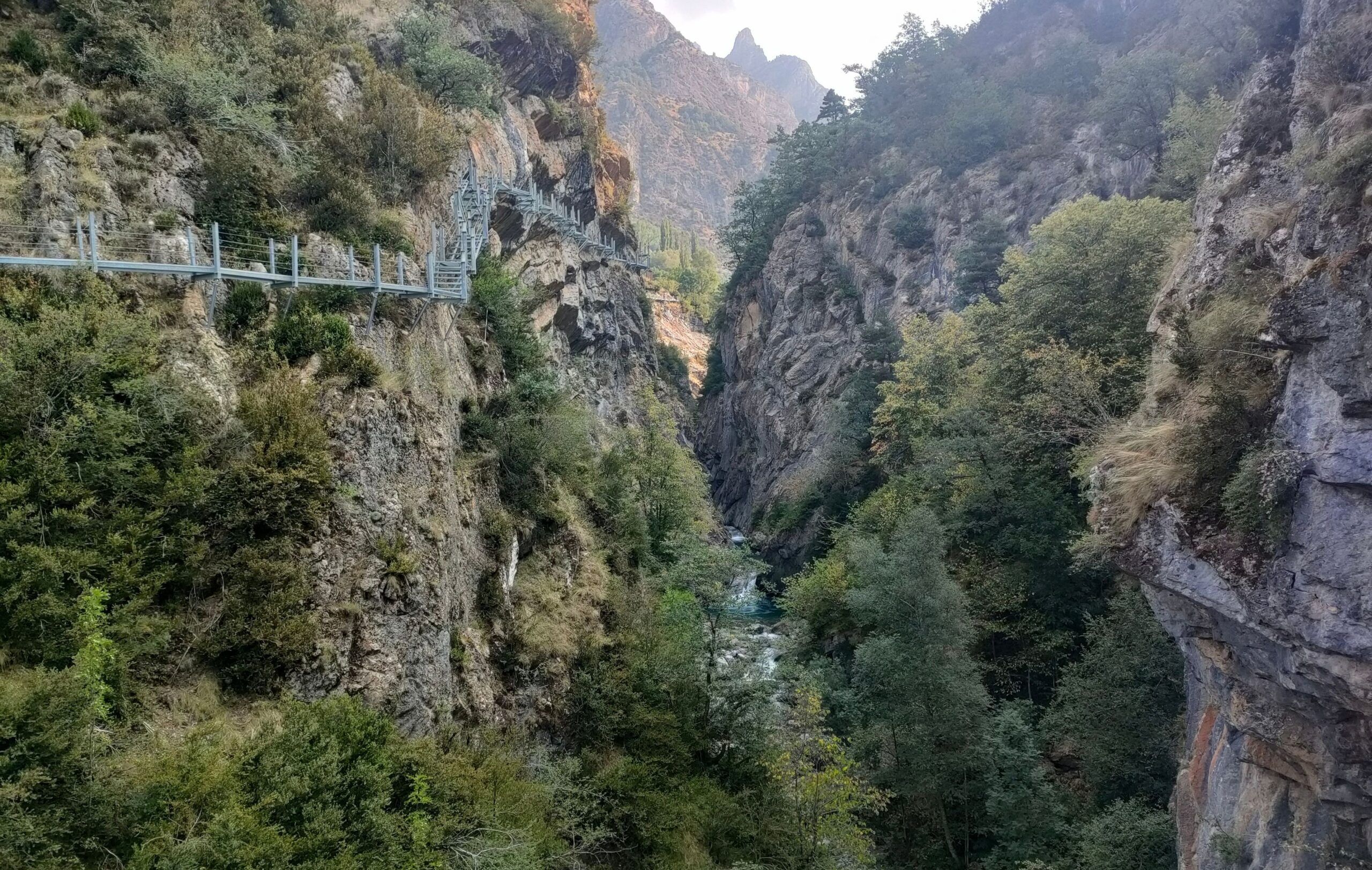 Pirineo aragonés con niños - Pasarelas Panticosa